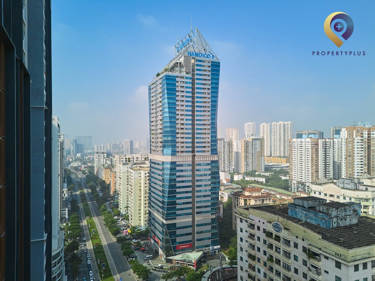 Toàn cảnh mặt ngoài tòa nhà Diamond Flower Tower với kiến trúc hiện đại và nổi bật - hình ảnh từ Property Plus